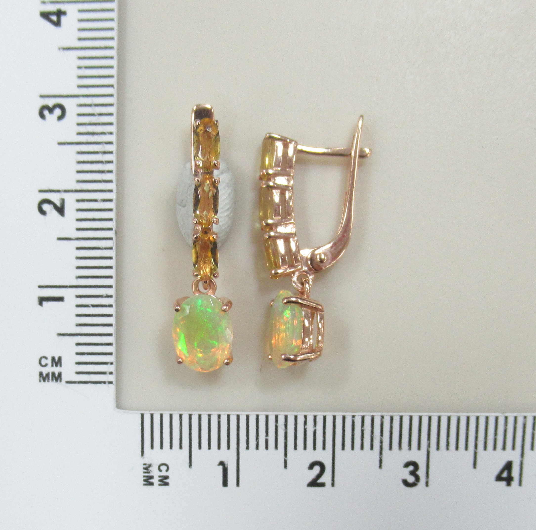 Серебряные серьги с опалами